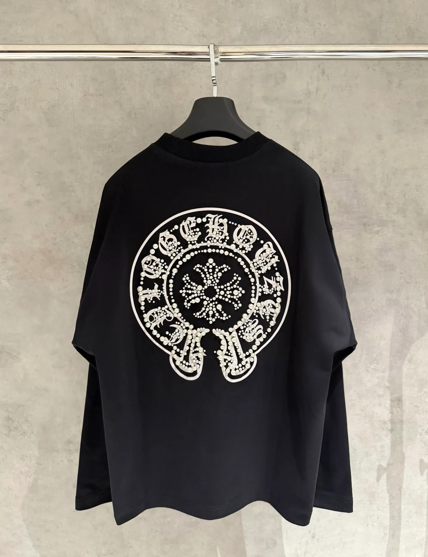 🅿️350 [Strict quality control] CH Croixin's new long-sleeved sweatshirt T-shirt. Heavy 420g double yarn fabric. Three-dimensional printing on the back panel ➕ bubble beads on the front and back. The whole garment is washed twice. The four sides are frayed and torn. Heavy fabric. The neckline is made of icy Solona. Loose fit. Deep, wide and stylish. No deformation or shrinkage. Color: 3 colors, black, white and gray. Size: M-2xl
